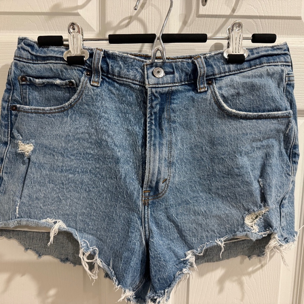 Abercrombie The Mom Short High Rise